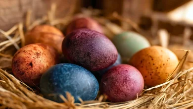 Ouă de Paște vopsite natural