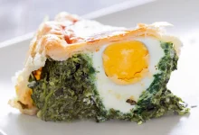 Torta Pasqualina - plăcintă de Paște cu spanac și ouă